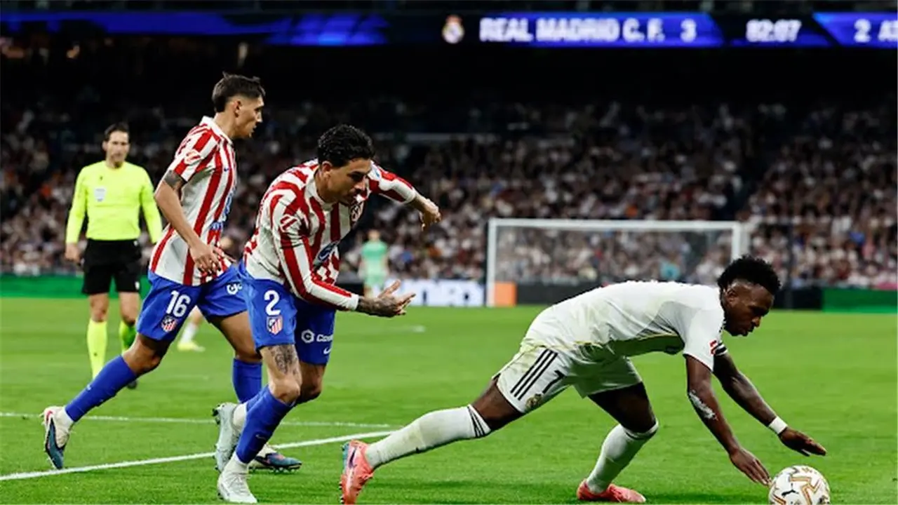 من هو اللاعب الحاصل على لقب رجل مباراة ريال مدريد وأتلتيكو مدريد؟